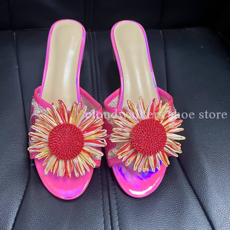 Embroidery Designer - Sendal musim panas dengan hiasan bunga