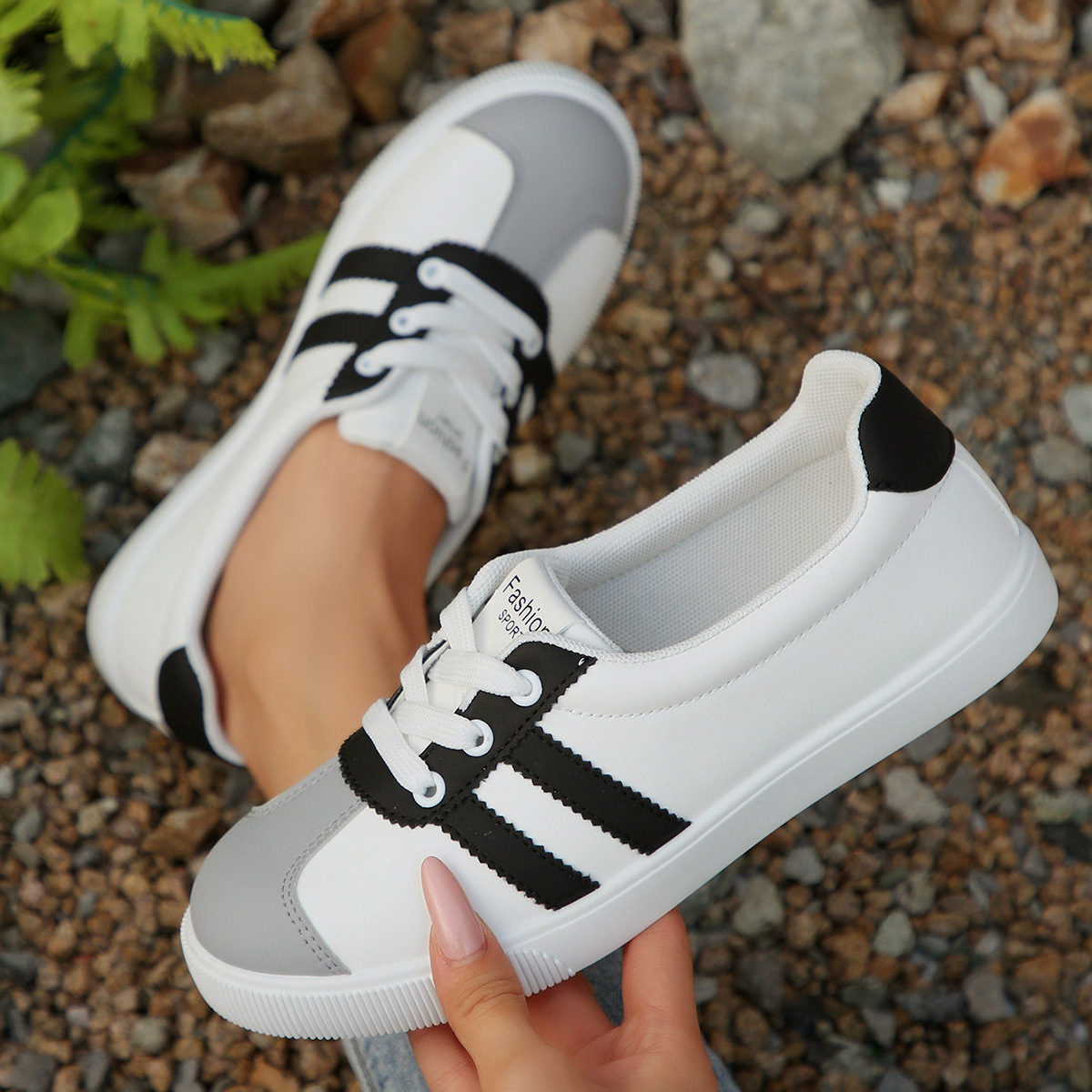 Sepatu Sneakers Wanita Gaya Ko - Embroidery White ulasan dan harga