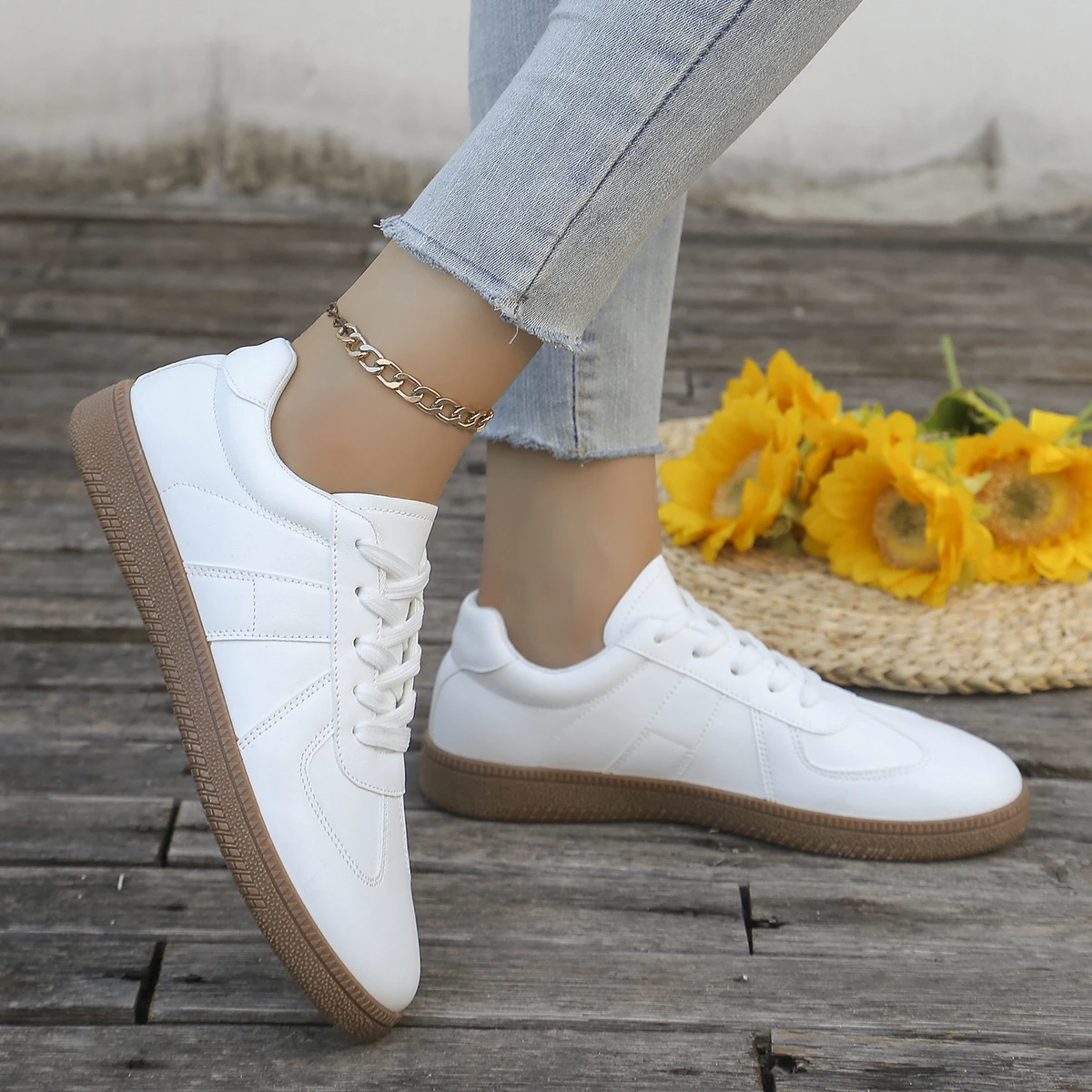 Sepatu olahraga putih kasual w - Embroidery White ulasan dan harga